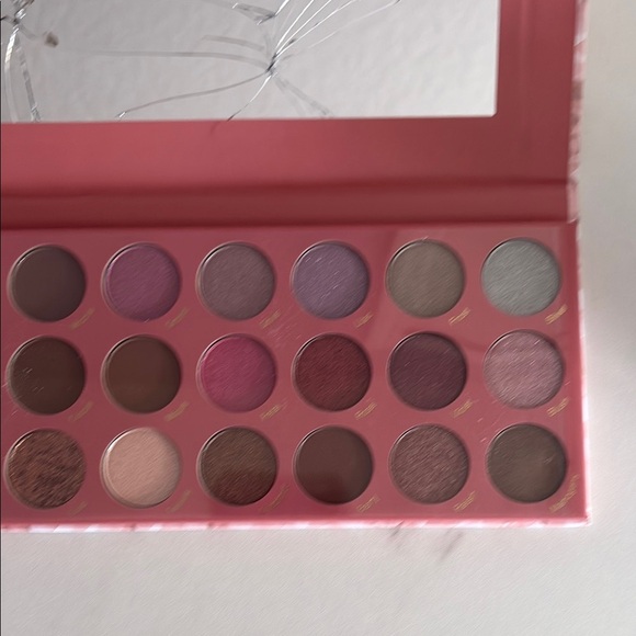 Luminous Legends Eyeshadow Palette - Pink and Gold new but mirror cracked - Picture 6 of 7